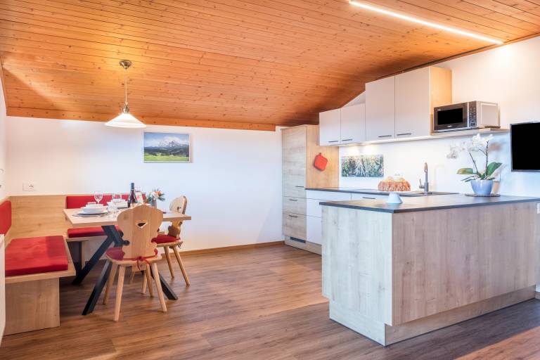 Charming Apartment “Völs Gfliererhof” with Mountain View & Balcony — photo 4