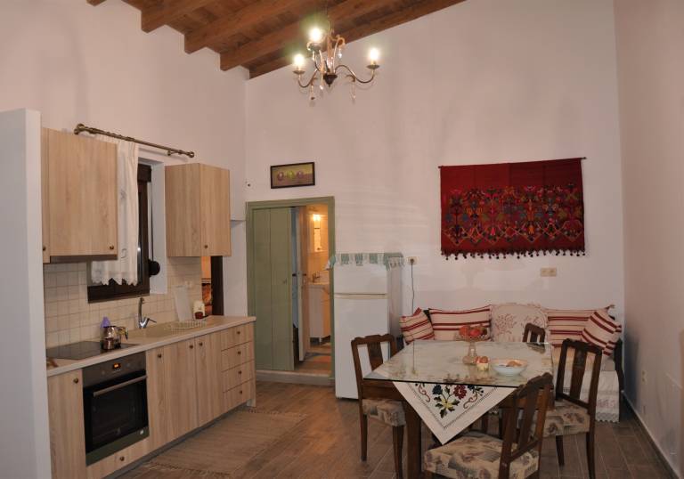 Holiday Home 'House For Rent In Apostolous' with Mountain View, Private Garden and Wi-Fi — photo 4