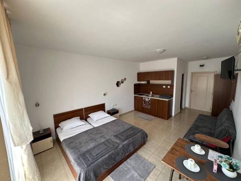 Beautiful vacation home with pool & yard | Pets allowed in Sunny beach