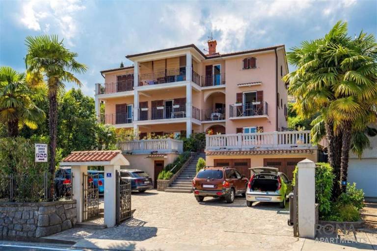 Charming rental apartment with terrace | Close to the beach | Pets are welcome in Lovran