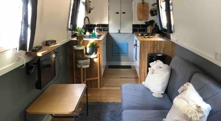 Cozy Narrowboat on Regents Canal — photo 2