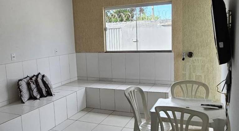 Ample vacation home with pool | Pets are welcome — photo 3