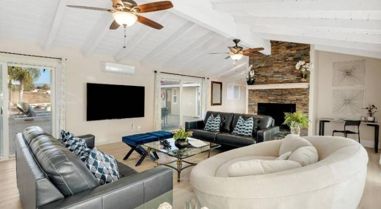 House with pool & jacuzzi — photo 3