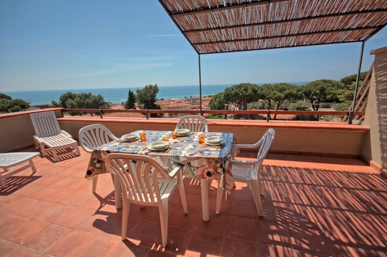 Villa with terrace | City view — photo 3