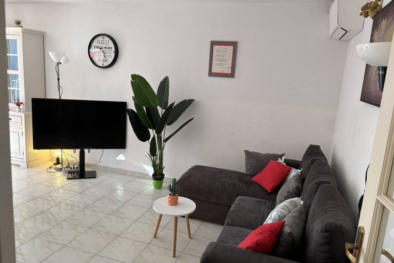 Apartment with garden & pool in Saint-Raphaël