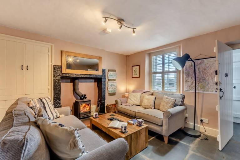 Fully equipped cottage with garden | Pet-friendly in Grange-over-Sands