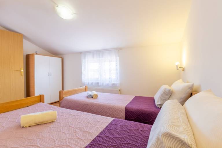 Apartment with terrace, barbecue & heated pool | Pets allowed — photo 5