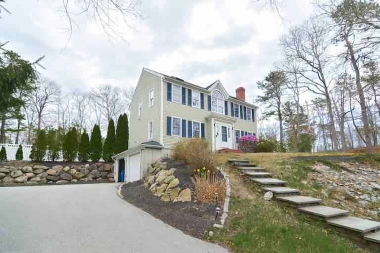 House  Hatchville