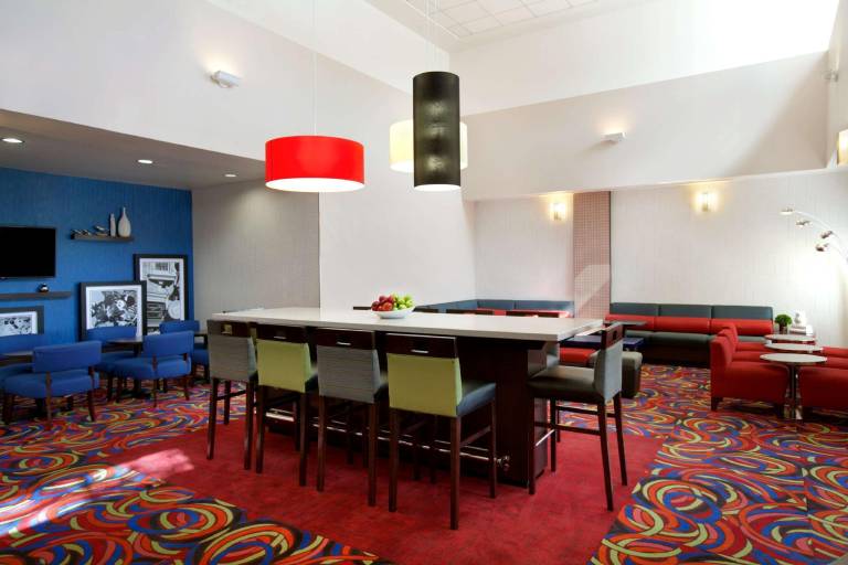 Hampton Inn & Suites Anaheim Garden Grove — photo 4