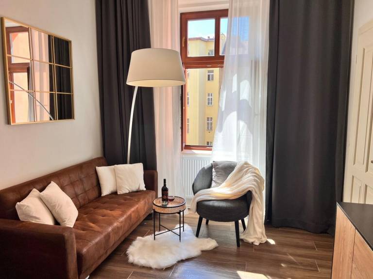 Quiet and cozy near city center, balcony in Prague