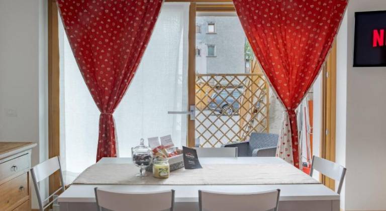Holiday apartment with terrace & yard — photo 3
