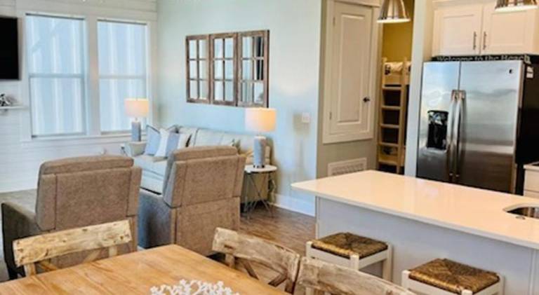 2 Bedroom Dog Friendly Cottage with Bunks, Sleeps 10, Heated Outdoor Pool, Walk to Beach — photo 3