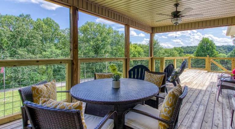 House with hot tub — photo 4