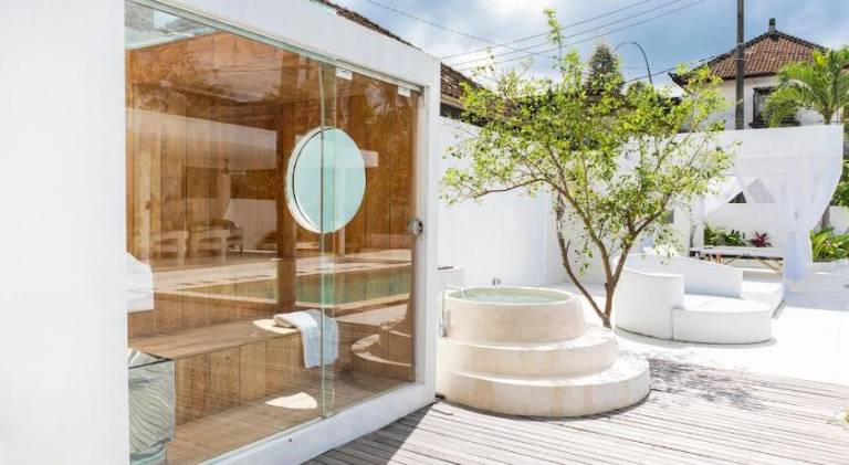 Villa with sauna, hot tub & patio — photo 3