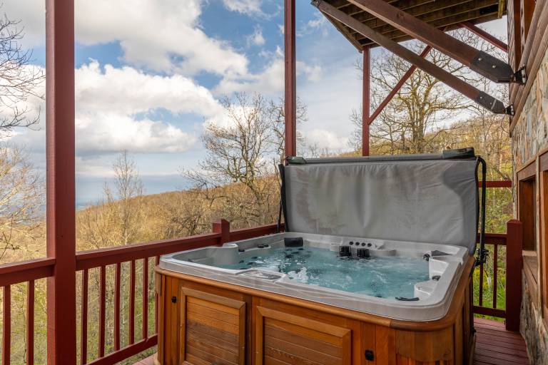 Carolina Lookout - 10 mins to downtown Boone, hot tub, ping pong, long mountain views — photo 3