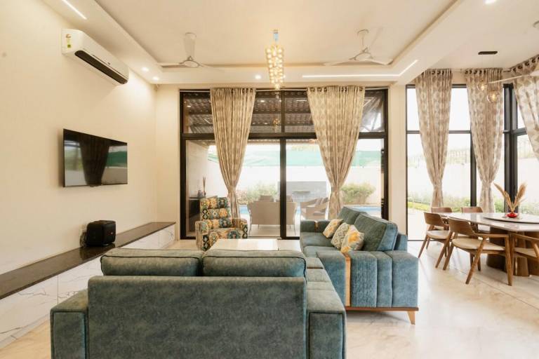 Vacation home with pool & barbeque in Nashik