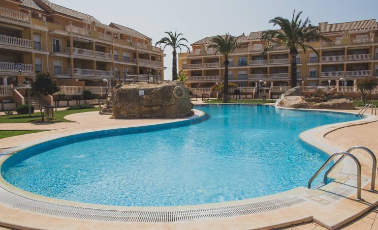 Holiday apartment with pool, yard & patio — photo 5