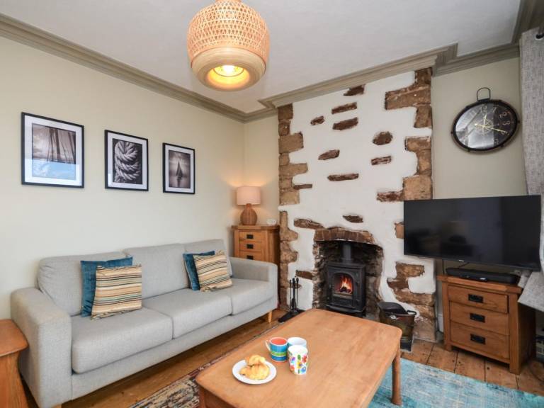 Fully equipped beautiful cottage with yard | Water view | Pets are welcome — photo 3