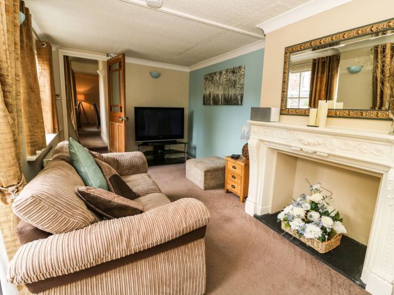 Cottage with garden | Near National Railway Museum | Beach view — photo 5