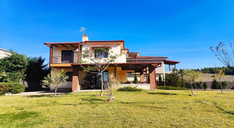 Villa with garden & patio in Kassandra