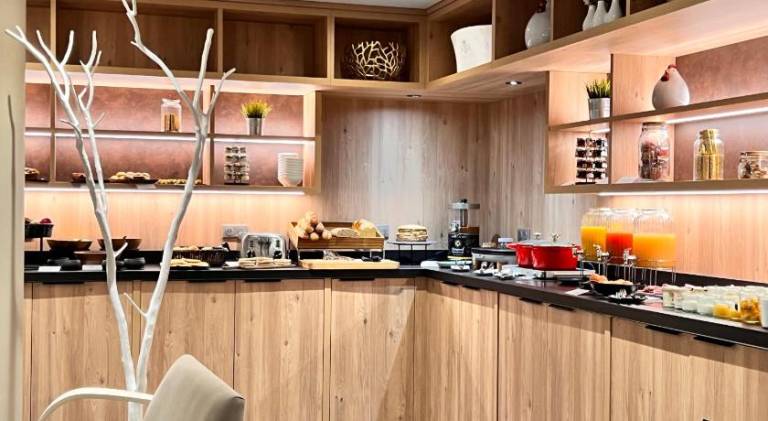 Wonderful serviced apartment with terrace, yard & pool | Pet-friendly — photo 4