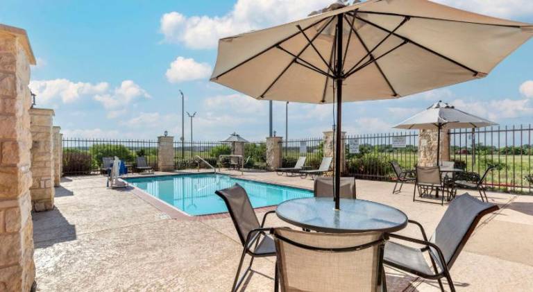 Best Western Plus Longhorn Inn & Suites — photo 2