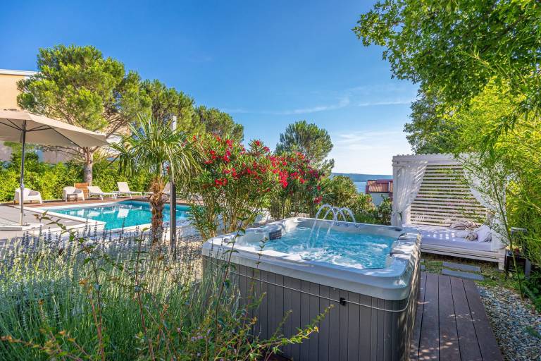 Beachfront Villa with Private Pool, Jacuzzi, Sea View in Crikvenica