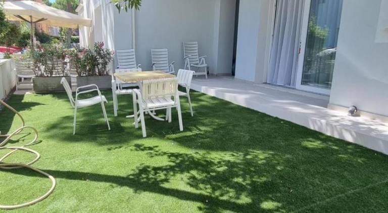 Apartment with pool — photo 2