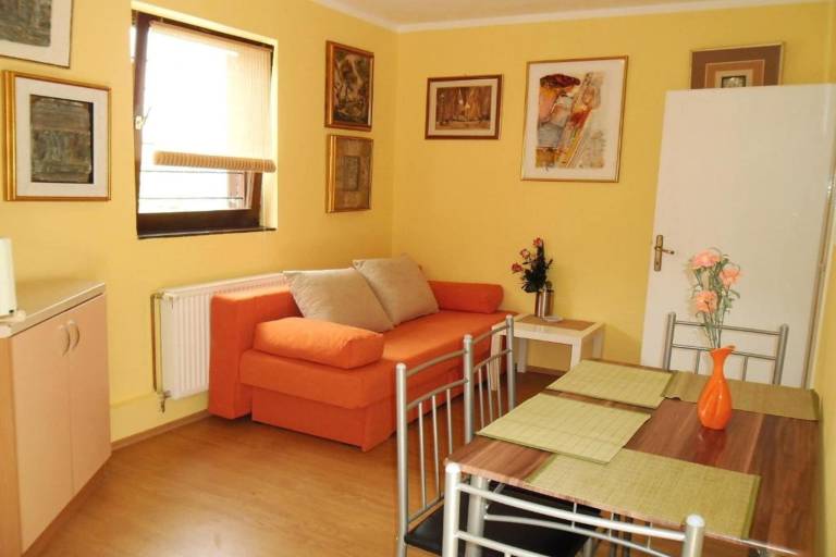 Rental apartment with patio & barbeque | Sea view | Dogs allowed in Opatija