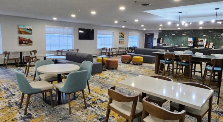 La Quinta Inn & Suites by Wyndham Minot — photo 3