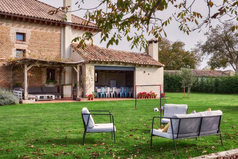 Family-friendly finca with barbeque, garden & private pool | Garden view | Pets allowed — photo 3