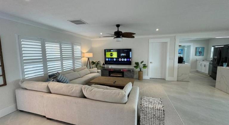 House with pool & jacuzzi | Pets are welcome — photo 2