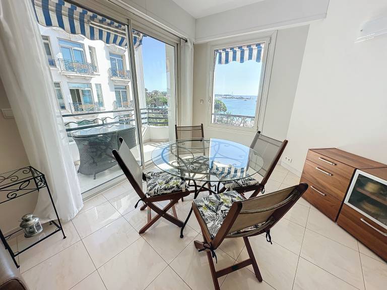 Rental apartment with terrace & yard — photo 4