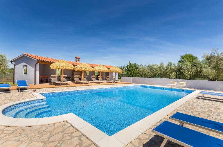 Family-friendly beautiful holiday apartment with garden, pool & BBQ | Dogs allowed — photo 2