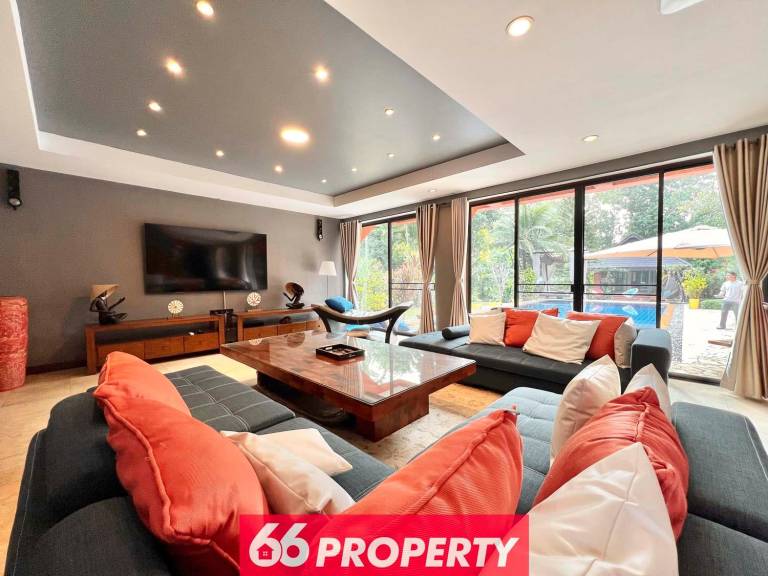 Fully equipped spacious villa with pool, jacuzzi & garden | Perfect for remote work | Pet-friendly — photo 2
