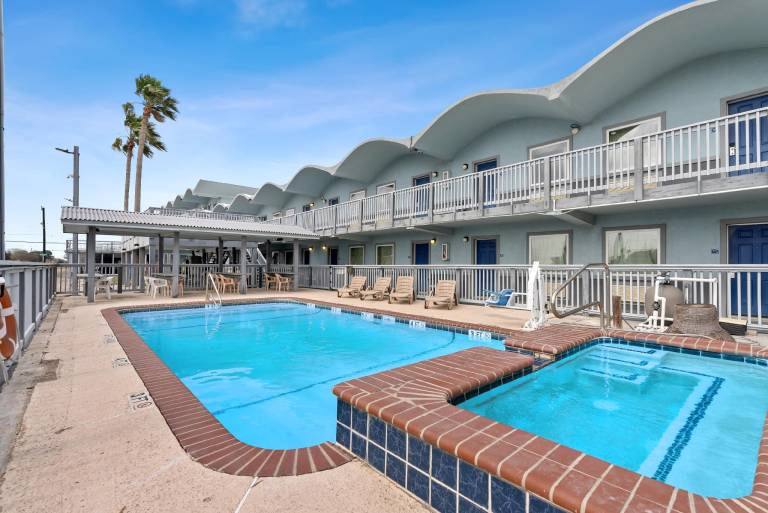 Blue Wave Inn — photo 2