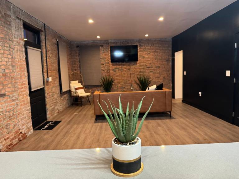 Convention – Parking Free – King Bed - Short North in Columbus, OH
