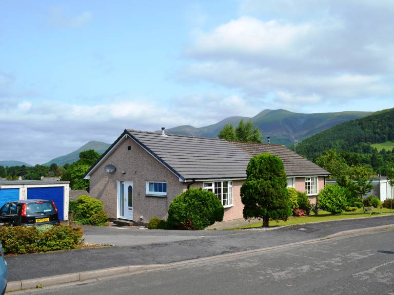 Family-oriented cottage with barbeque & garden | Pets allowed in Keswick