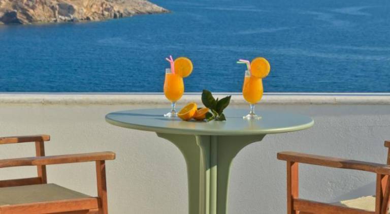 Kalados -Beachfront Studios & Restaurant - in Naxos