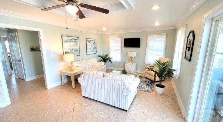 8018 Beach Rd, Semi-Oceanfront, Pool/Hot Tub — photo 2