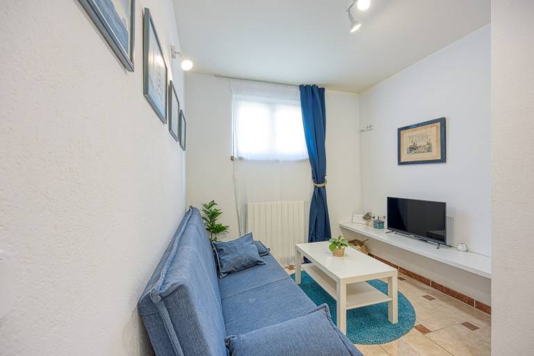 Rental apartment with terrace, BBQ & garden — photo 5