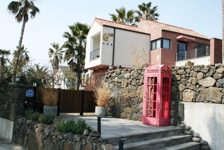 Jeju Hyeopjae Byeoljigi House