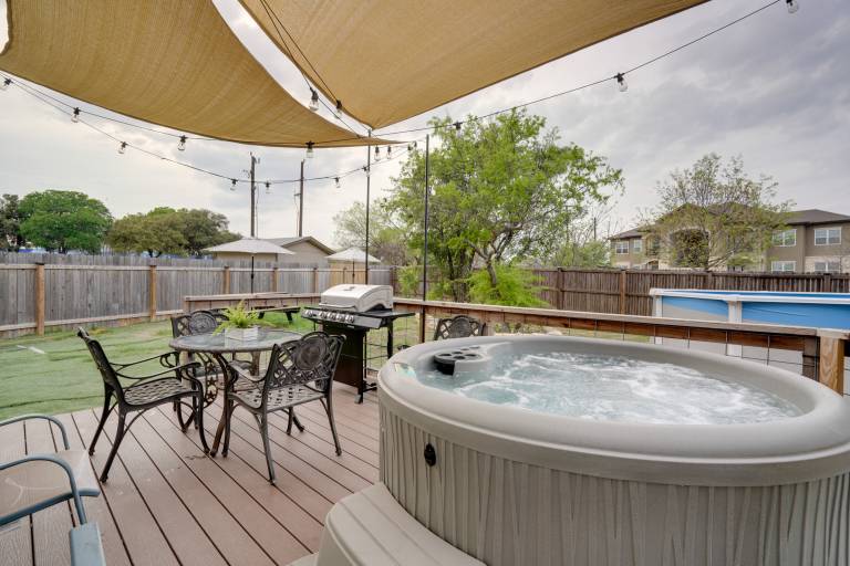 San Antonio Home w Hot Tub 1 Mi to SeaWorld