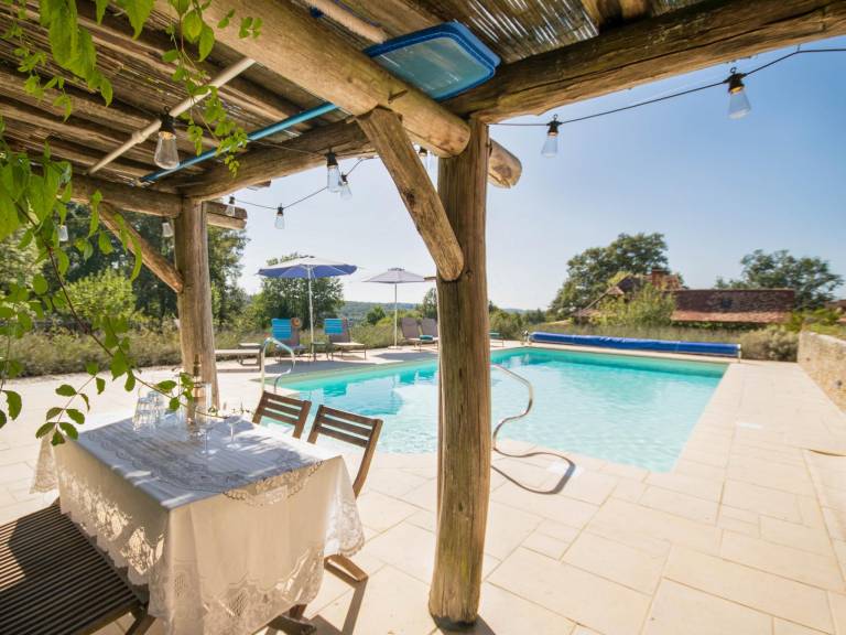Vacation home with pool & patio — photo 5