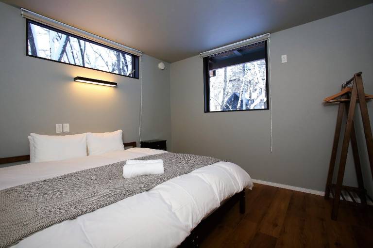Snow Haven Brand-New House Near Echoland Street — photo 2