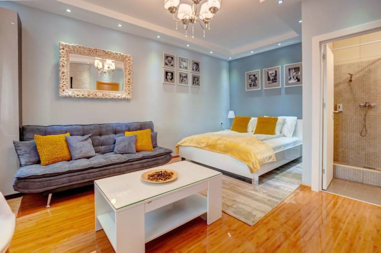 Bed & Breakfast  Savamala