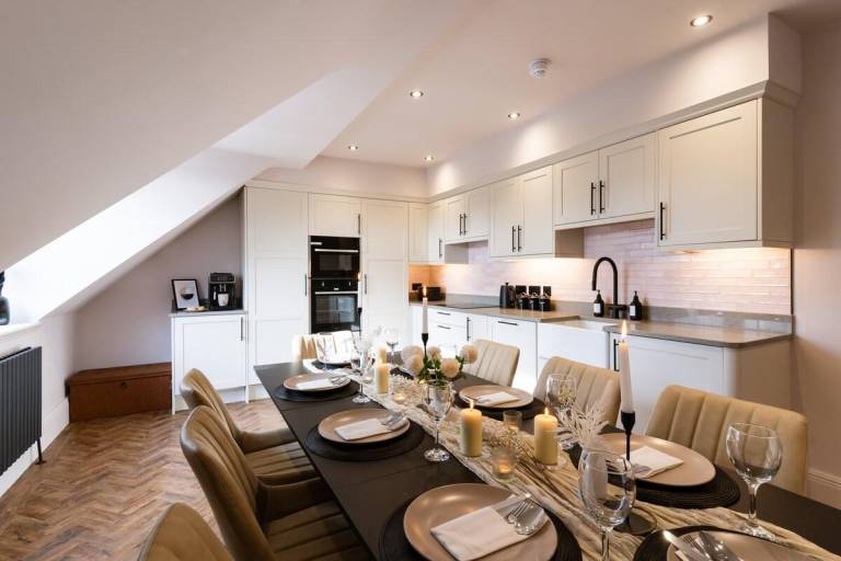 Longshaw - Relaxed Family 3 Bed Apt WiFi & Parking — photo 3