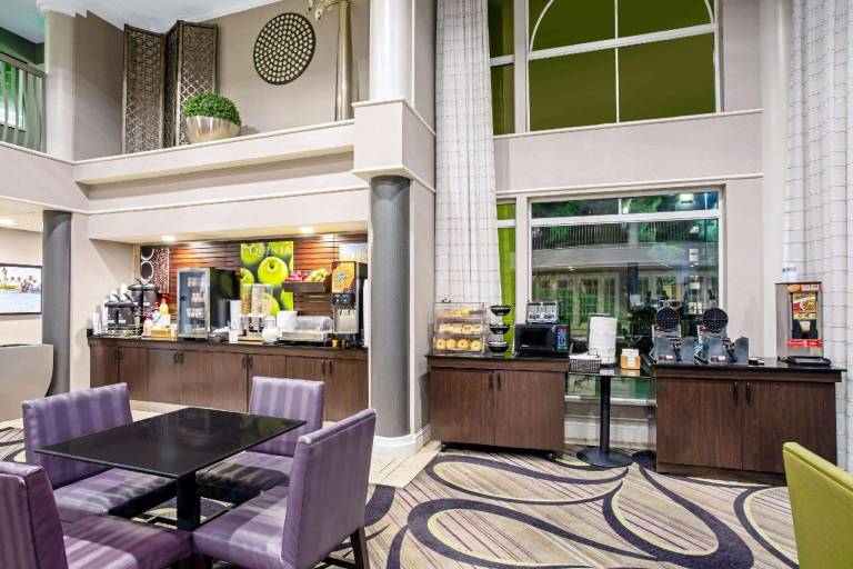 La Quinta Inn & Suites by Wyndham Tucson Airport — photo 5