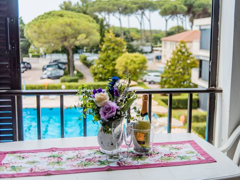 Apartment with garden, pool & terrace — photo 3