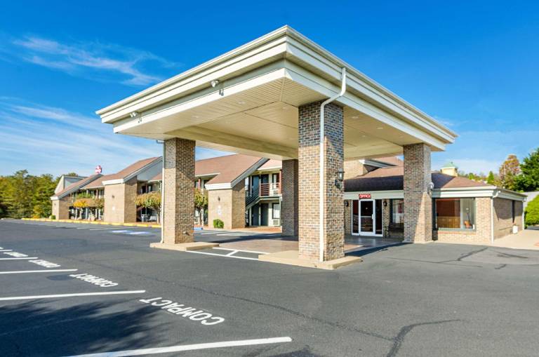 Motel 6 Hillsville, VA in Hillsville, VA